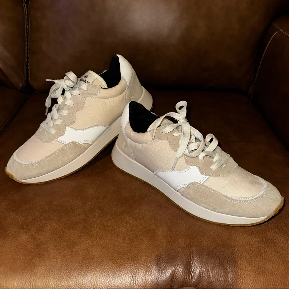 UEC Soludos Paradiso Retro Sneakers in a neutral white/beige sand Women’s Sz 8.5